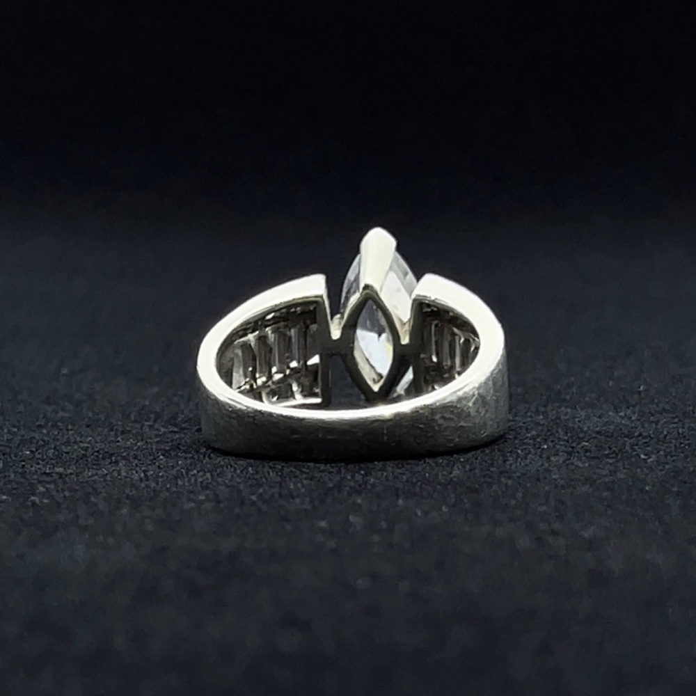 ENGAGEMENT RING WITH STONE - Picture 4 of 4